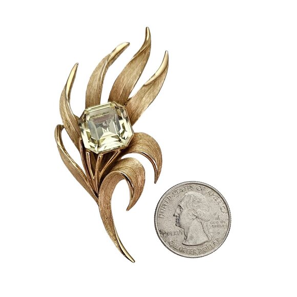 Trifari Crown Over T Gold Tone Jonquil Emerald Cut Rhinestone Brooch Signed L321 - Picture 6 of 7